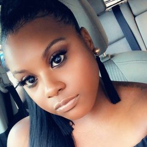 Meet your Posher, Candace